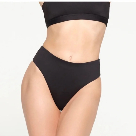 NWT SKIMS Mid  Waist Onyx Black Swim Bottom S - Picture 1 of 4